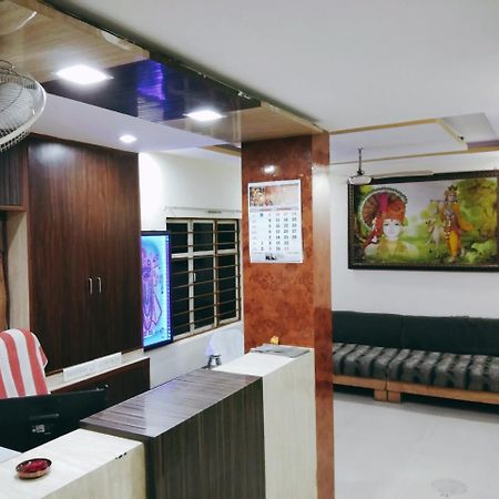 Hotel Krishna Palace 阿穆达巴 外观 照片