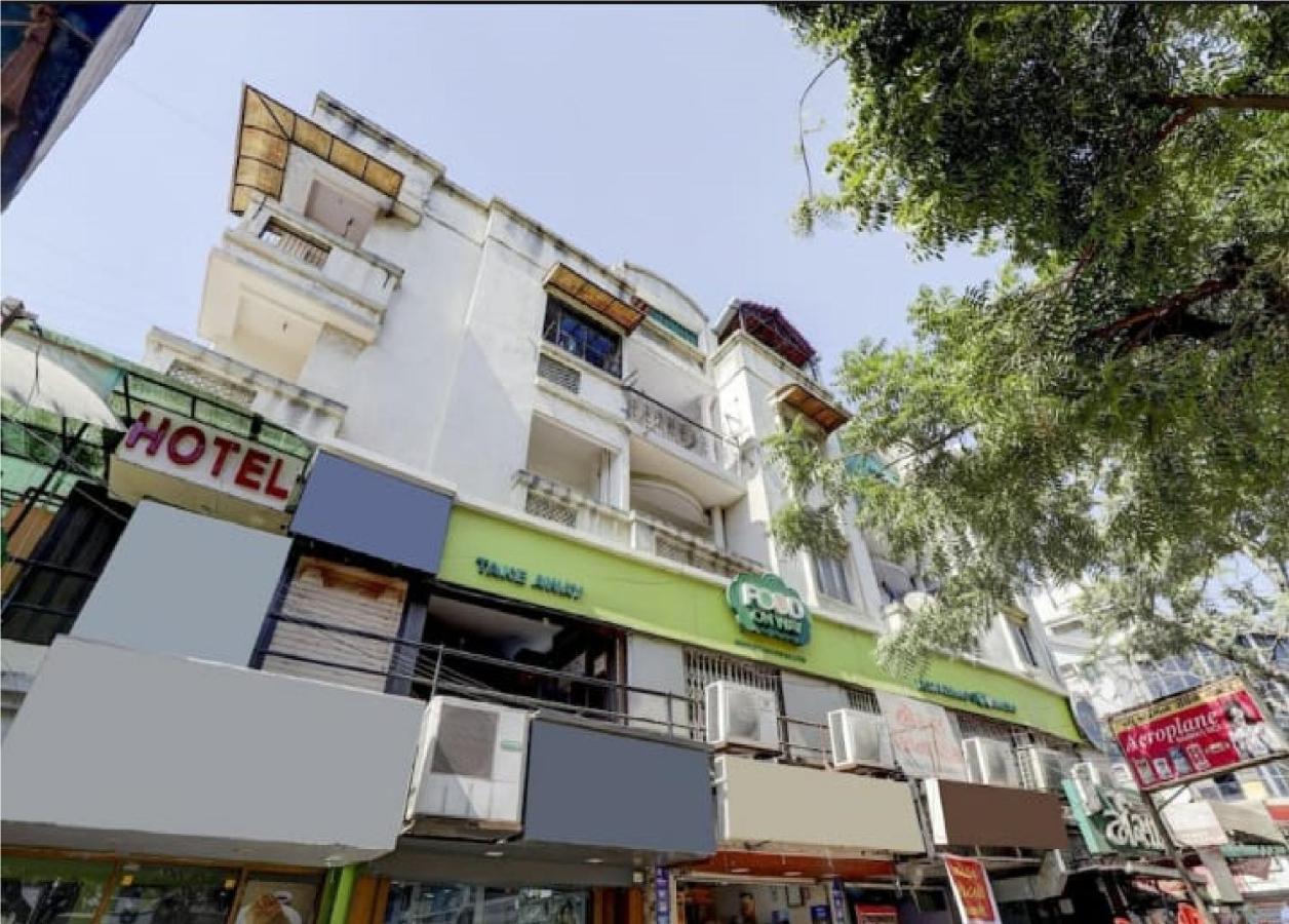 Hotel Krishna Palace 阿穆达巴 外观 照片