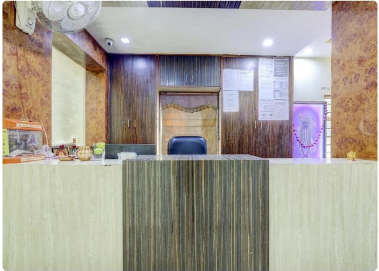 Hotel Krishna Palace 阿穆达巴 外观 照片