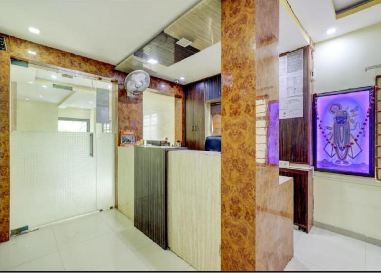Hotel Krishna Palace 阿穆达巴 外观 照片