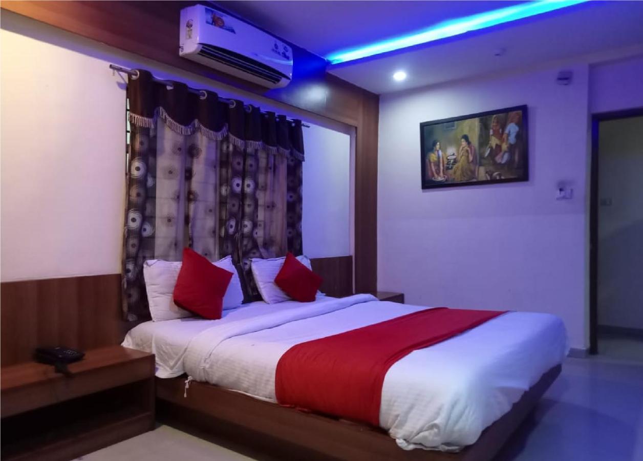 Hotel Krishna Palace 阿穆达巴 外观 照片