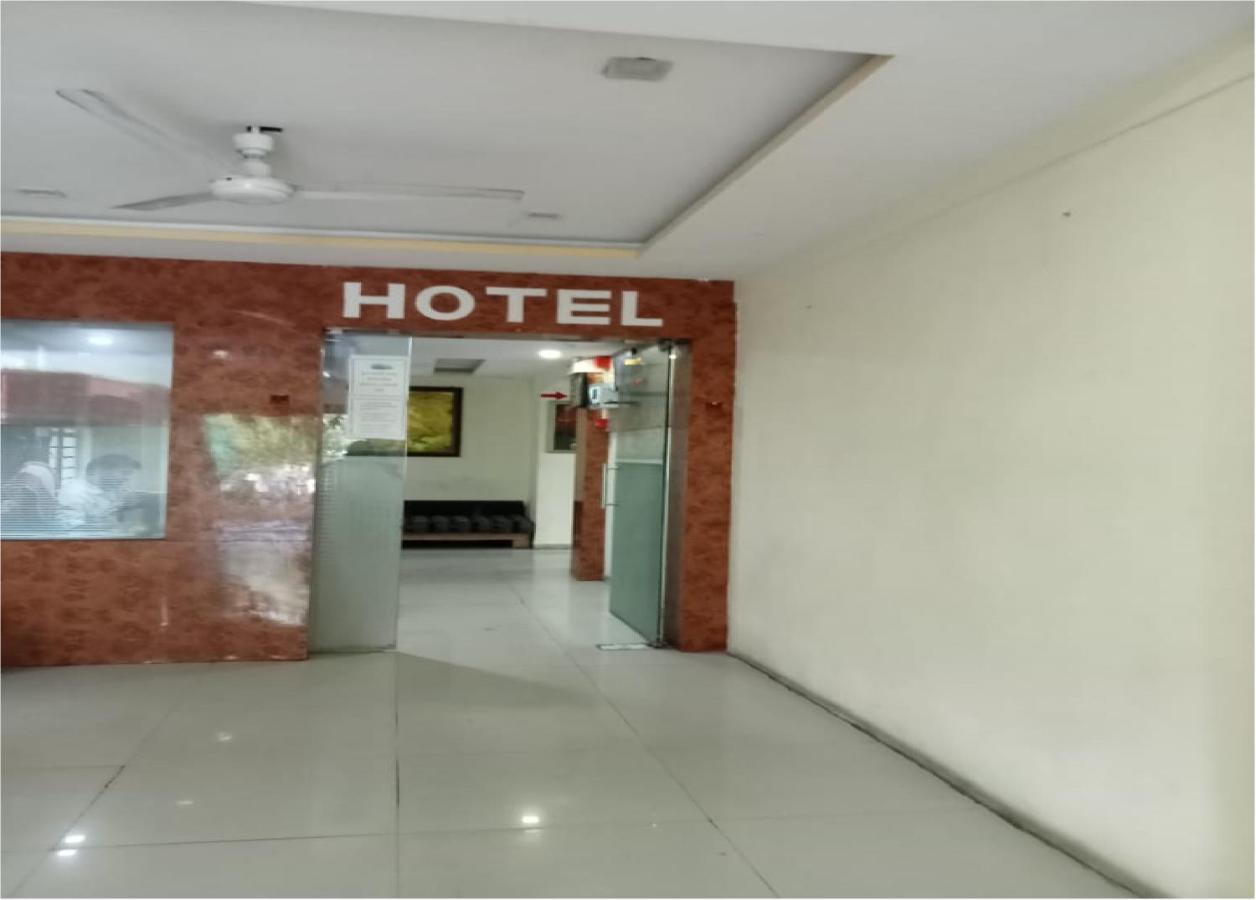 Hotel Krishna Palace 阿穆达巴 外观 照片