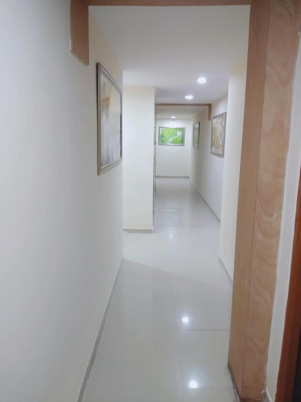 Hotel Krishna Palace 阿穆达巴 外观 照片